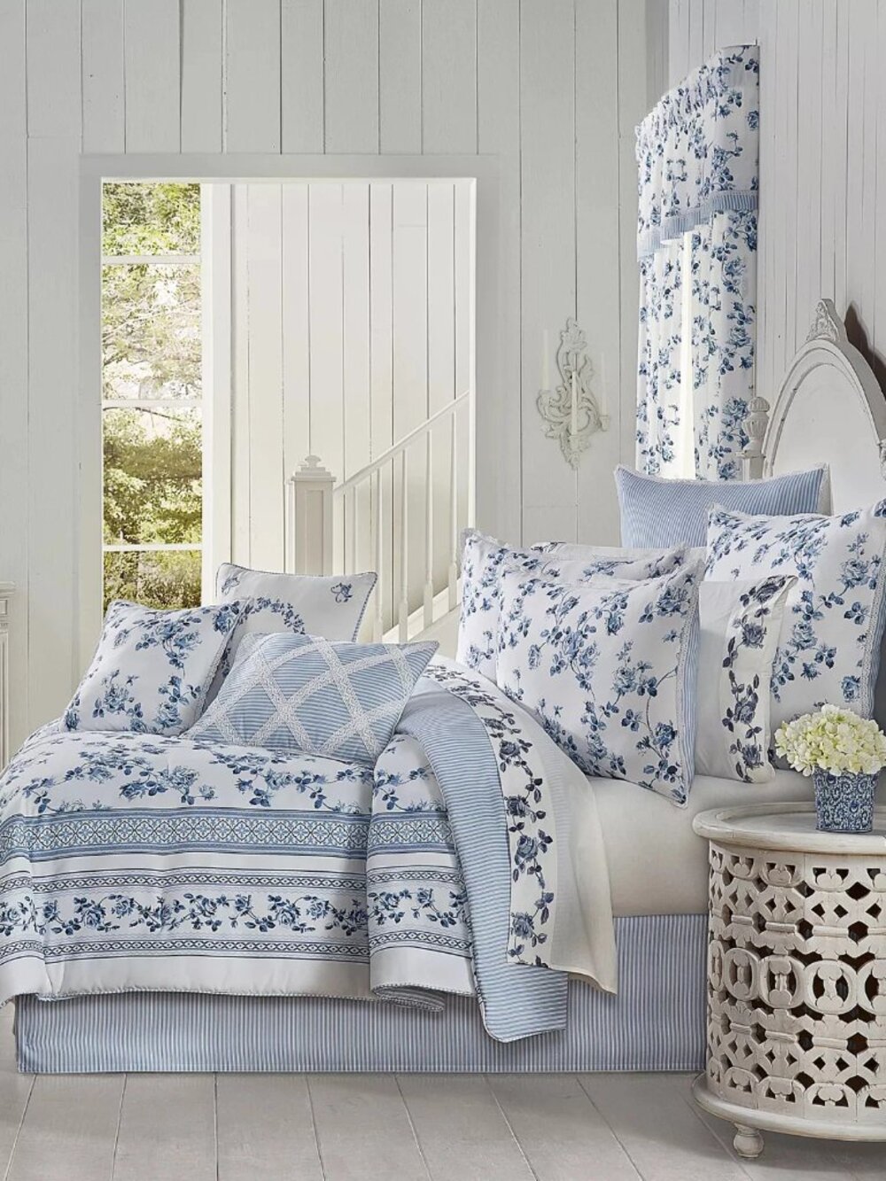Royal Court Rialto 4‑Pc Comforter Set King –Luxury Floral Bedding Gift Set (New)